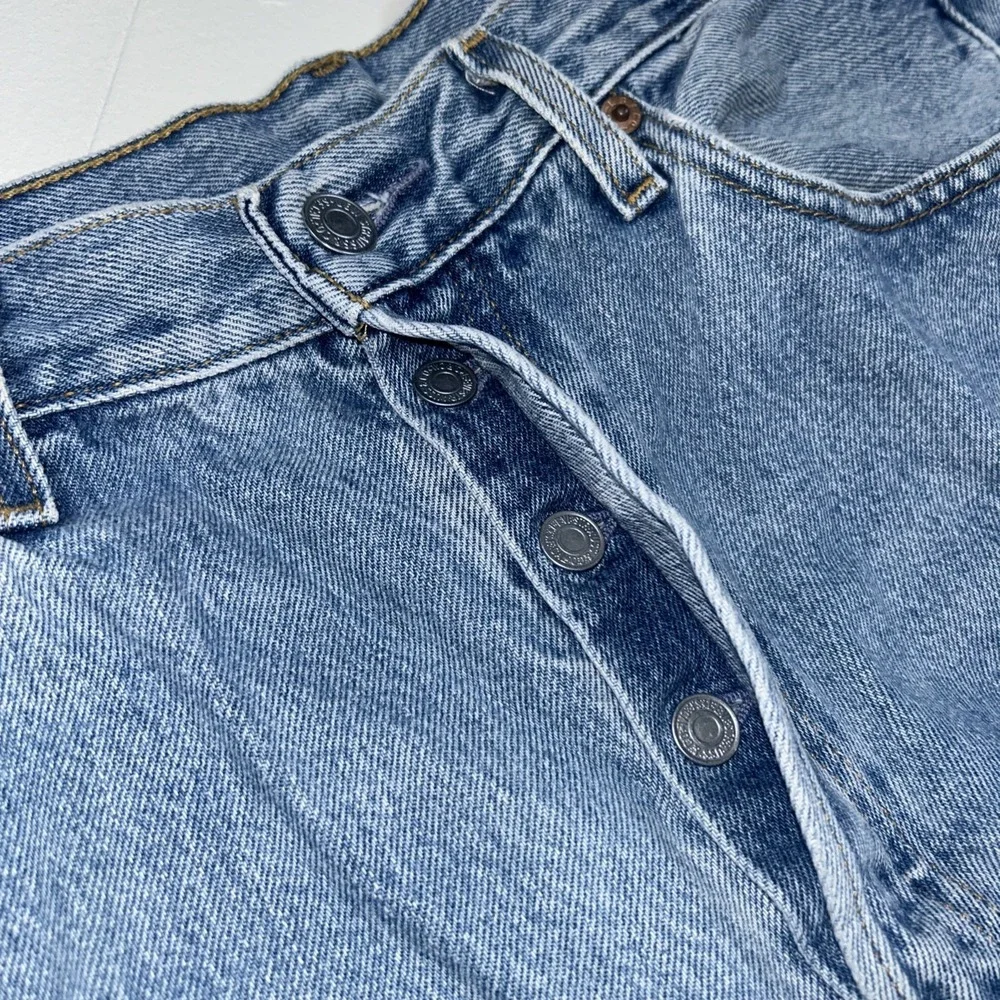 Vintage 2000 Levi's 501 Men's‎ Jeans 34x34 Button Fly Denim Y2K